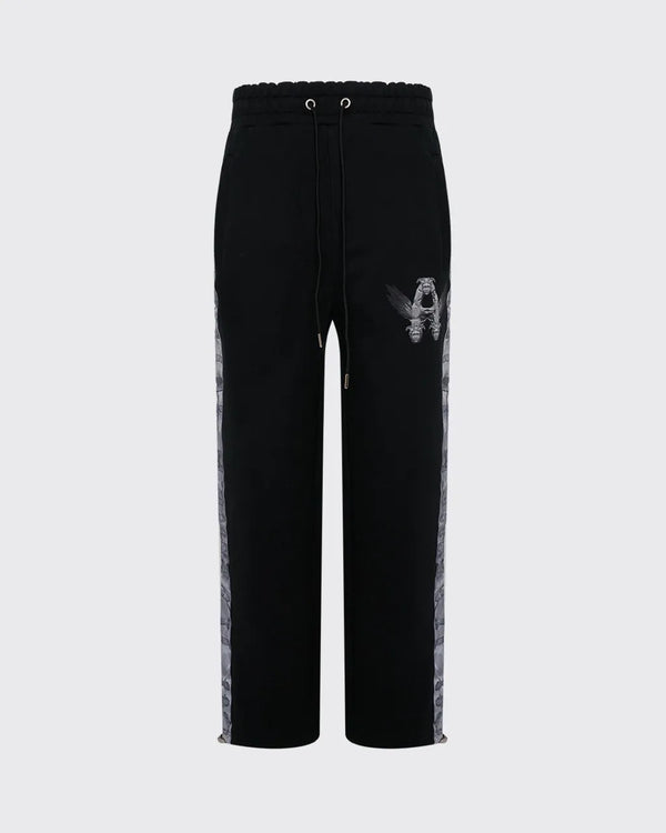 JOGGERS FLYING A BLACK